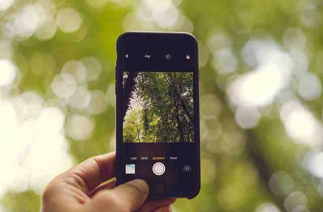 Quel a été le premier smartphone tactile avec la photo numérique ?